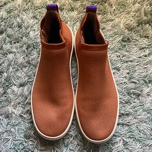 Rothys fawn chelsea sneakers sz 8.5